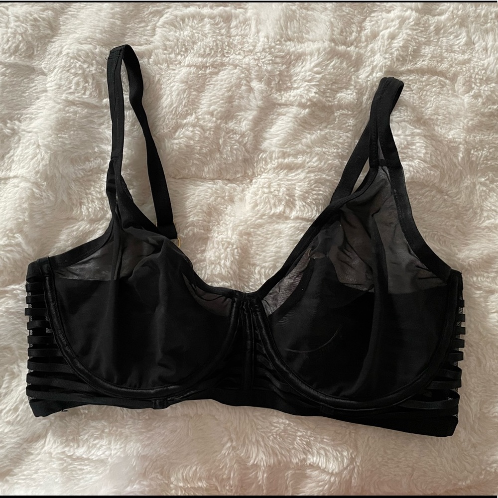 VS unlined plunge bra